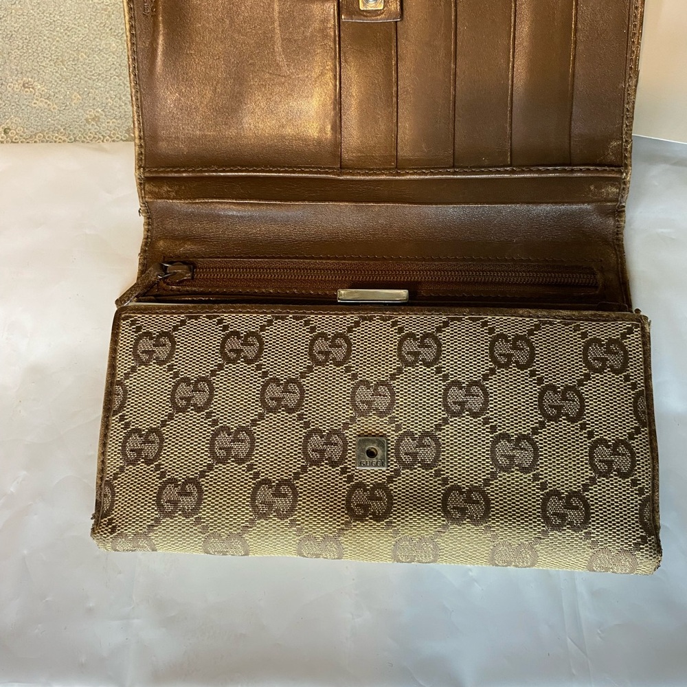 Gucci Tan and Brown Monogram Wallet - Picture 5 of 16